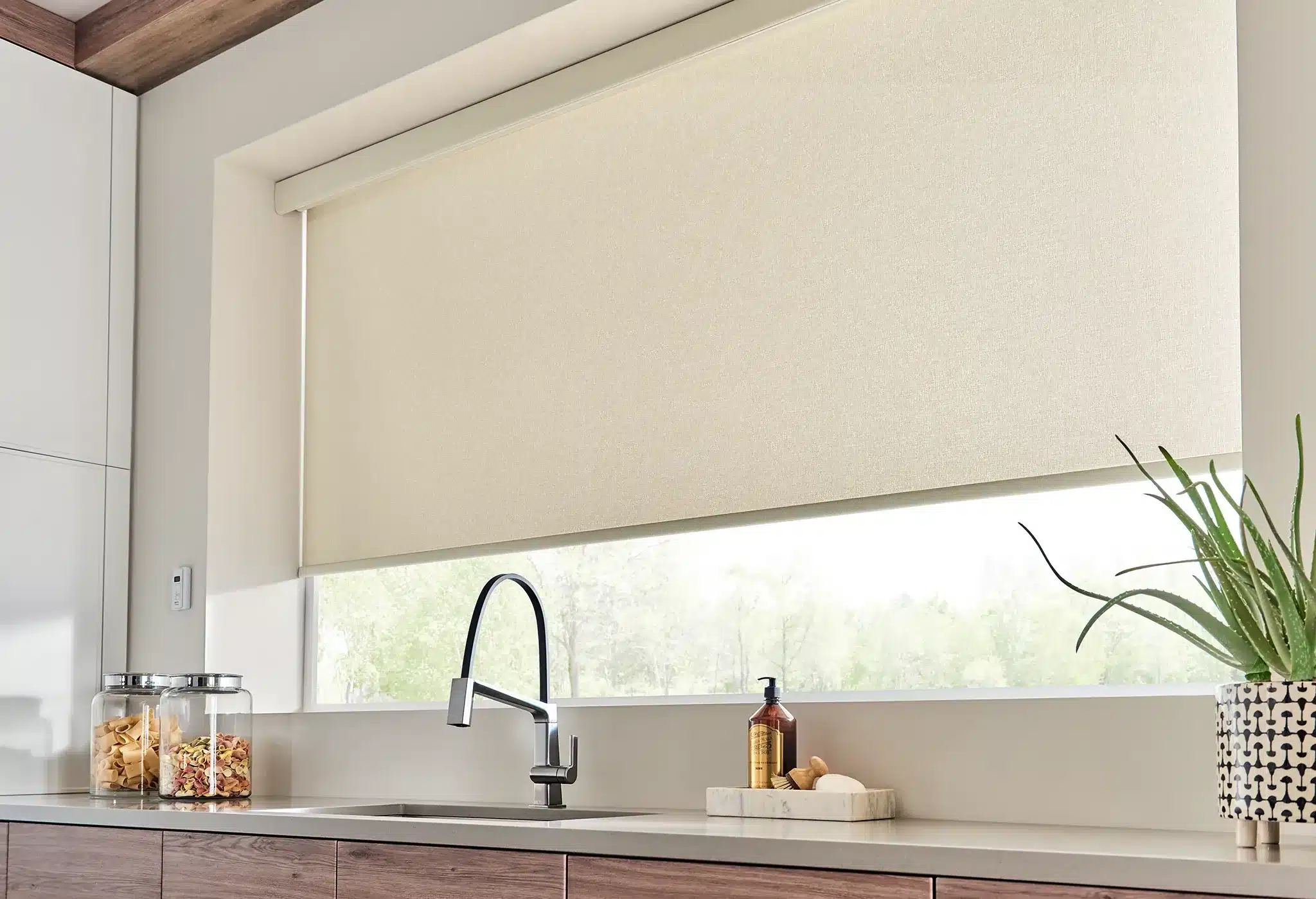 Cream Solar Shades Sink (3)